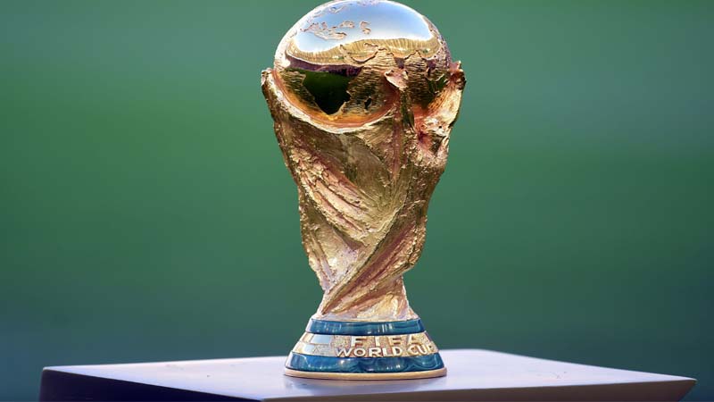 Fifa World Cup 2022 : विजेता को असली फीफा वर्ल्ड कप ट्रॉफी नहीं मिलती, असली वाली छह किलो से ज्यादा वजन की और 18 कैरेट सोने की 